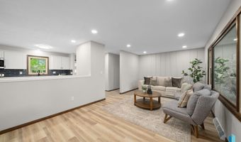 1912 E Sylvan Cir, Brandon, SD 57005