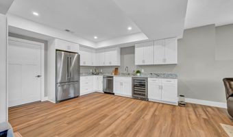 21 Lakeview Rd, Brookfield, CT 06804