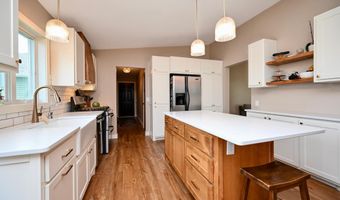 206 Park Ave, Altura, MN 55910