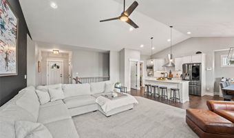 302 33rd St SE, Altoona, IA 50009