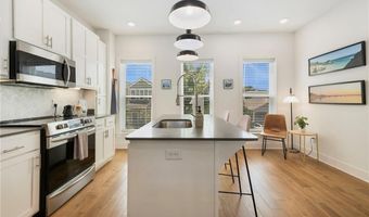 433 SW B St, Bentonville, AR 72712
