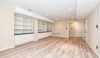 1812 N RANDOLPH St, Arlington, VA 22207