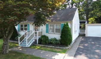 7 Rocky Ledge Dr, Clinton, CT 06413