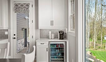 131 Woodford Dr, Adams Twp., PA 16033