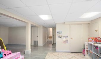 55 Wilbur Rd, Lincoln, RI 02865