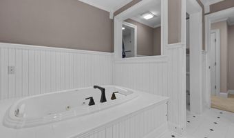 140 RIVER Dr, Appleton, WI 54915