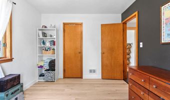 1317 DIVISION St, Algoma, WI 54201