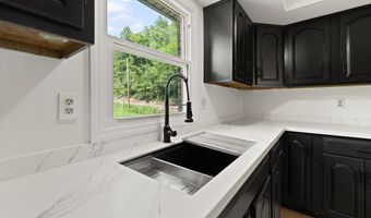 57 Hopson St, Auxier, KY 41602