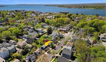 92 Franklin St, Bristol, RI 02809