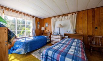 81 Shoreline Dr, Barnet, VT 05821
