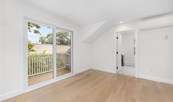 28 Young St 3, Newport, RI 02840