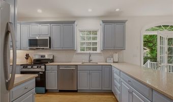 7 Clay St, Newport, RI 02840