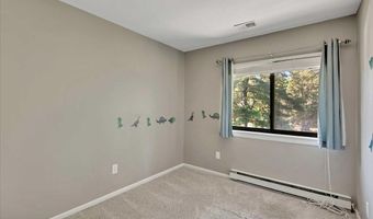 132 Point Of Woods Dr, Albany, NY 12203