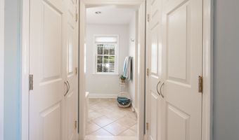 2 Greenview Rd, Brookfield, CT 06804