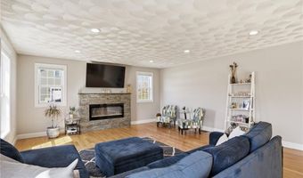 1268 Central Ave, Johnston, RI 02919