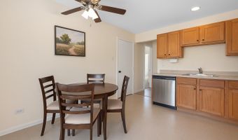 2221 W Nichols Rd A, Arlington Heights, IL 60004