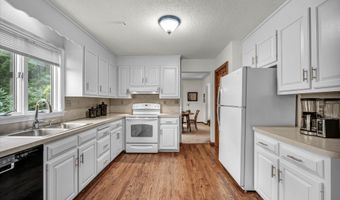 2 Sachem Dr, Cromwell, CT 06416
