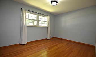 5800 Crossmont Dr, Affton, MO 63123