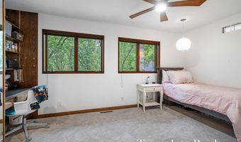 410 Greentree Ln NE, Ada, MI 49301