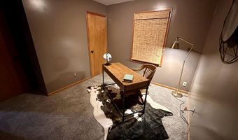 300 Kellogg Ln, Auburn, KS 66402