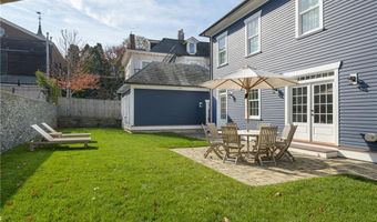 24 School St, Newport, RI 02840