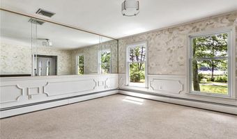 14 Reservoir Ave, Johnston, RI 02919
