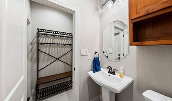 140 Wood Valley Dr, Adkins, TX 78101