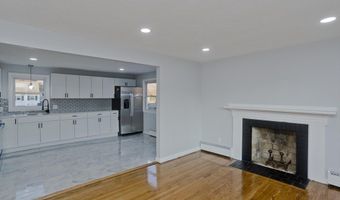 28 Florida Dr, Agawam, MA 01001