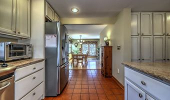 8 Whippoorwill Ln, Bethany, CT 06524