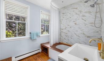 37 Concord Dr, Middletown, RI 02842