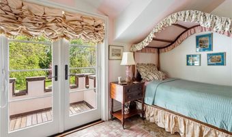 14 Leroy Ave, Newport, RI 02840