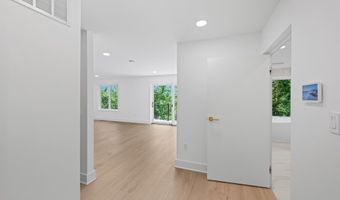 2321 N RICHMOND St, Arlington, VA 22207