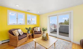 75 N Cliff Dr, Narragansett, RI 02882