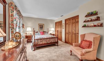 2 Sachem Dr, Cromwell, CT 06416