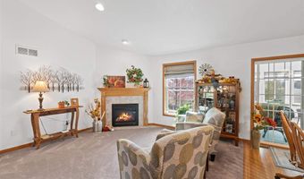 5709 Oak Crest Hill Rd SE, Riverside, IA 52327