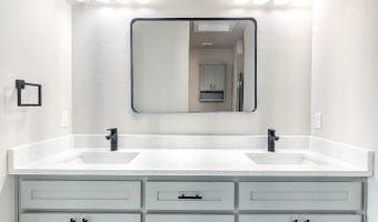 4 McHugh Ln, Bella Vista, AR 72715