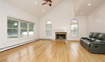 6 Margo Ct, Airmont, NY 10901