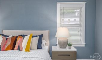 14 E 54th St, Savannah, GA 31405