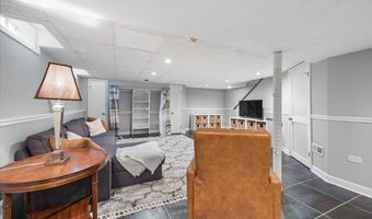 2012 N Yale Ave, Arlington Heights, IL 60004