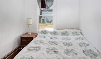 5 Davis Ct, Newport, RI 02840