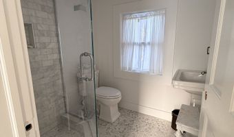 8 Tyler Ave, Branford, CT 06405