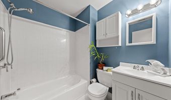 4932 SAUQUOIT Ln, Annandale, VA 22003