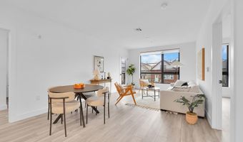 117 W 2ND St 202, Bayonne, NJ 07002