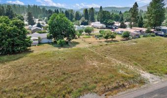 6816 Selkirk St, Bonners Ferry, ID 83805