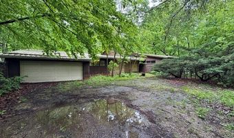 1727 W Woodhill Dr, Ashland, OH 44805