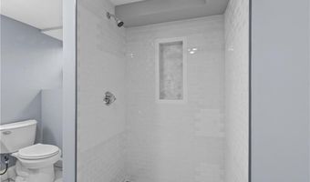 20 Summer St, Newport, RI 02840