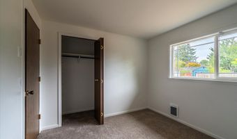 950 NE 1ST St, Bandon, OR 97411