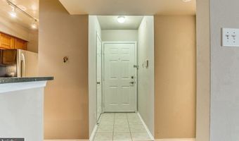 3305 WYNDHAM Cir 156, Alexandria, VA 22302
