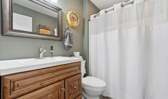 1004 Elm St, Auburn, IN 46706