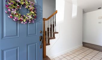 327 Corey Ln, Middletown, RI 02842